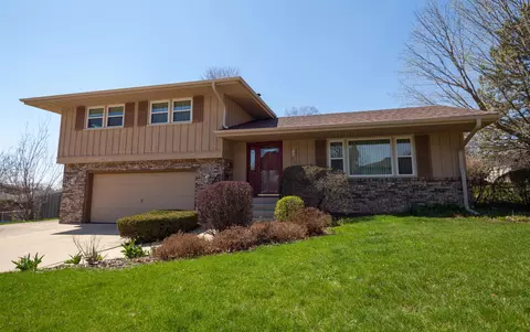 310 Hemlock Ln, Rockford, IL 61107