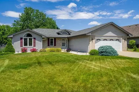 1060 Comfortcove Dr, Machesney Park, IL 61115