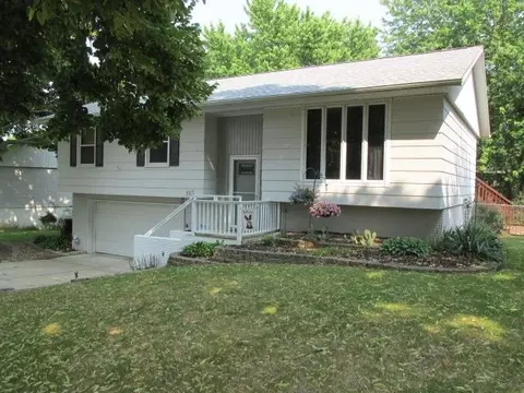 665 S Carthage Dr, Freeport, IL 61032