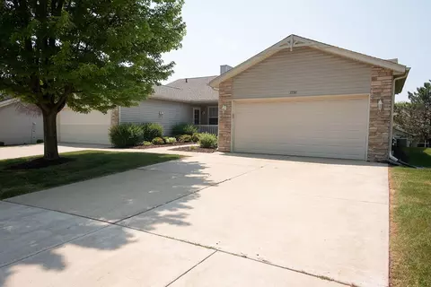 1136 Shingle Oak Ln, Rockford, IL 61107