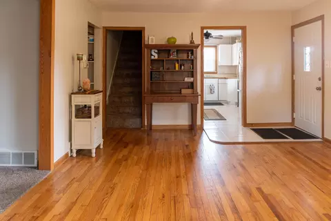 5473 Reimer Dr, Roscoe, IL 61073 photo 3