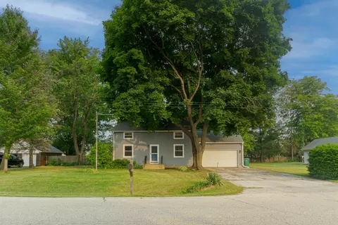 5473 Reimer Dr, Roscoe, IL 61073
