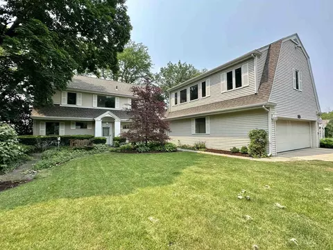 7124 N 2nd St, Machesney Park, IL 61115