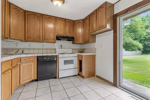 4606 Straw Ln, Roscoe, IL 61073 photo 2