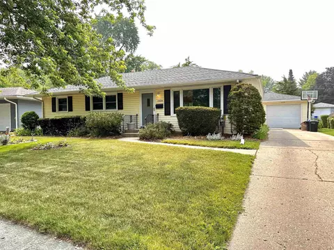 2424 Wyoming Dr, Rockford, IL 61108