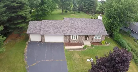 8115 Highview Dr, Winnebago, IL 61088