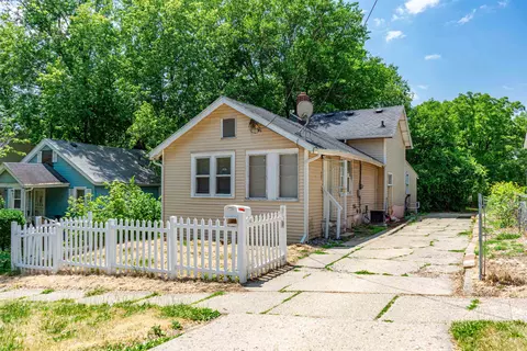407 S Henrietta Ave, Rockford, IL 61102