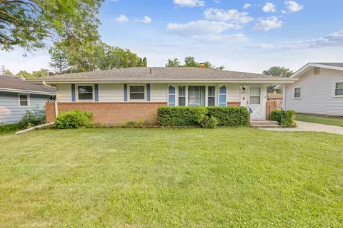 4729 Mohawk Rd, Rockford, IL 61107