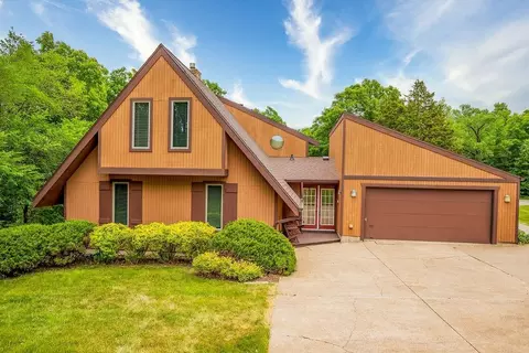 2 Gingham Row, Galena, IL 61036