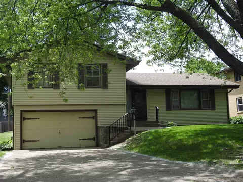 927 Shenandoah Ave, Rockford, IL 61108