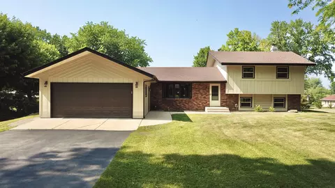 7923 Kelana Dr, Rockford, IL 61101