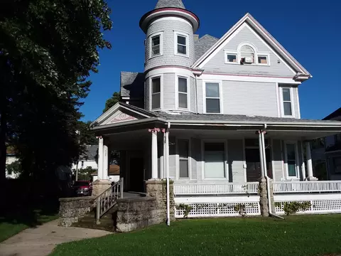 1112 N Main St, Rockford, IL 61103