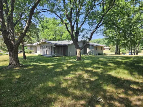 6957 Michelle Dr, Roscoe, IL 61073 photo 3
