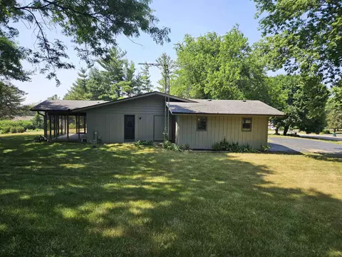 6957 Michelle Dr, Roscoe, IL 61073 photo 4
