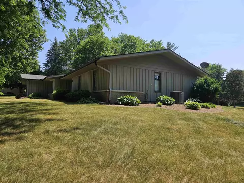 6957 Michelle Dr, Roscoe, IL 61073 photo 5