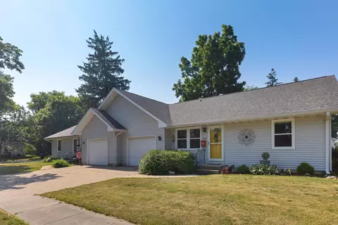 904 8th Ave, Rochelle, IL 61068