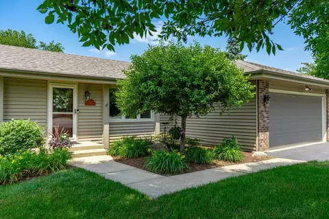 5848 Sweet Grass Dr, Roscoe, IL 61073 photo 4