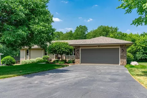 5848 Sweet Grass Dr, Roscoe, IL 61073 photo 2