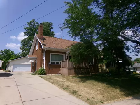 70 N Sunset, Freeport, IL 61032 photo 2