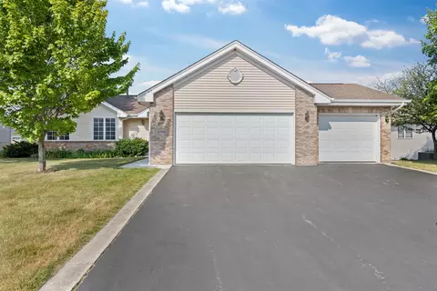 4709 Lindbloom Ln, Cherry Valley, IL 61016