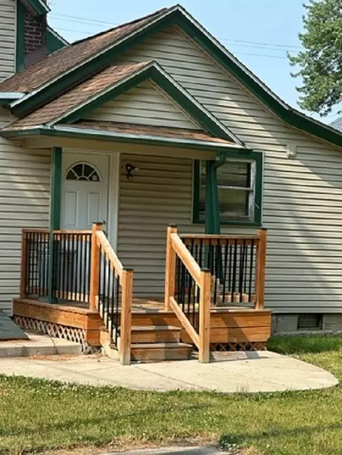 1036 Loomis St, Rockford, IL 61102