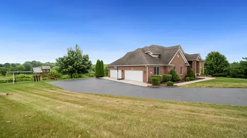 12743 Skyline Dr, Roscoe, IL 61073 photo 5