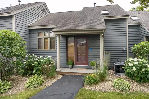 6 Valleywood Ln, Galena, IL 61036