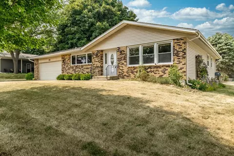 408 E 12th St, Pecatonica, IL 61063