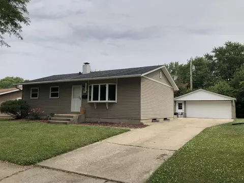 1320 Crestwood, Freeport, IL 61032