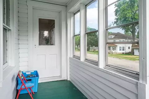 306 W 5th St, Pecatonica, IL 61063 photo 4
