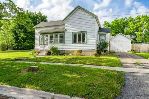 306 W 5th St, Pecatonica, IL 61063