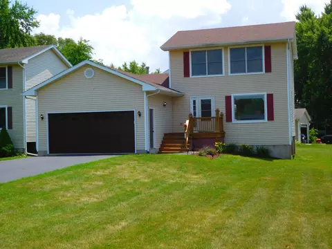 9507 Shore Dr, Machesney Park, IL 61115