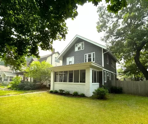 1421 Camp Ave, Rockford, IL 61103