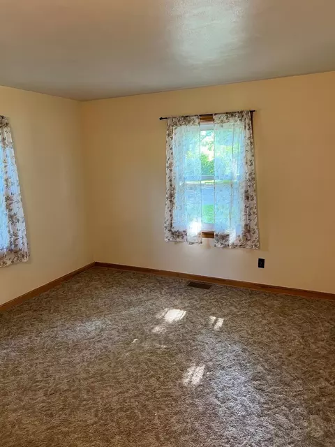 602 Maple St, Lena, IL 61048 photo 10
