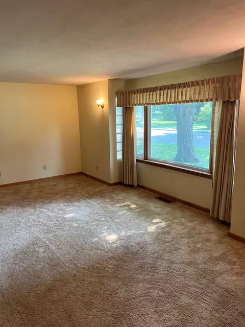 602 Maple St, Lena, IL 61048 photo 3