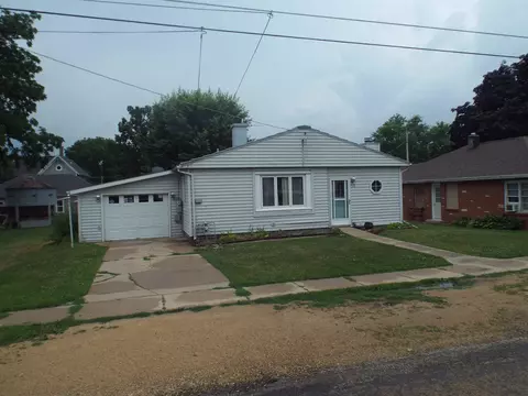 513 W Washington St, Warren, IL 61087