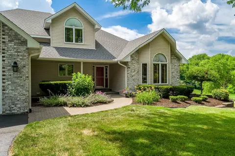 7373 Grace Dr, Roscoe, IL 61073 photo 2