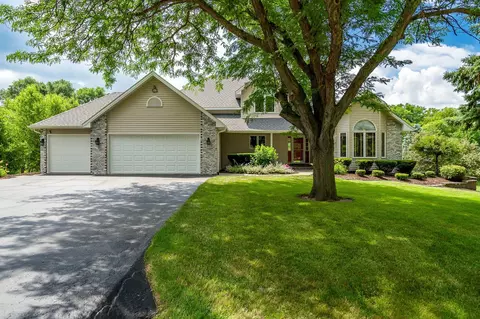 7373 Grace Dr, Roscoe, IL 61073