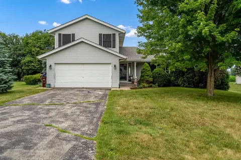 5869 Longest Dr, South Beloit, IL 61080