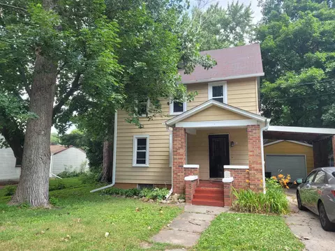813 W Perry St, Belvidere, IL 61008