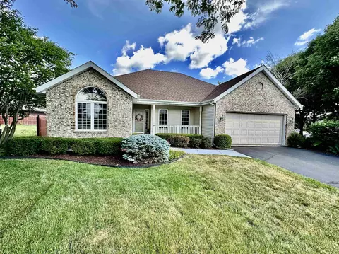 3325 E Summerfield Dr, Rockford, IL 61114
