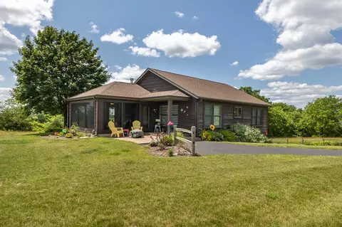 2 Nightingale Ct, Galena, IL 61036