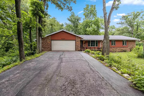 10444 Ray Dr, Roscoe, IL 61073