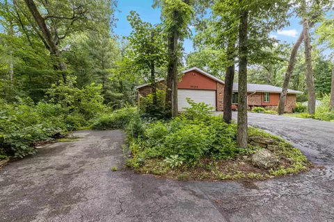 10444 Ray Dr, Roscoe, IL 61073 photo 3