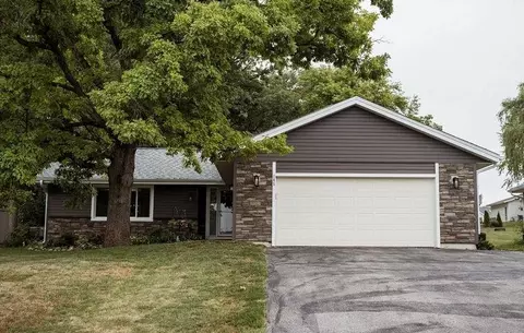 105 NE Valhalla Dr, Poplar Grove, IL 61065