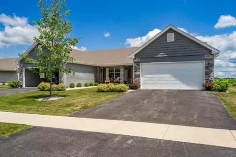 4525 Squaw Valley Dr, Loves Park, IL 61111