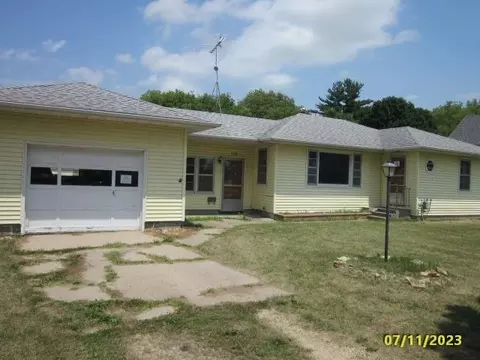 1134 W Main St, Thomson, IL 61285