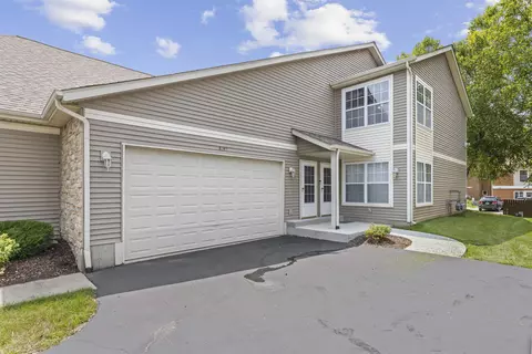8640 Victory Ln, Machesney Park, IL 61115