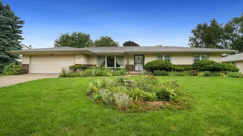 5632 La Cresta Dr, Rockford, IL 61114
