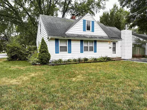 625 River Park Dr, Loves Park, IL 61111
